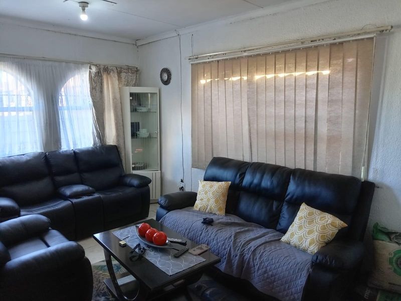 House For Sale in Protea North, Soweto - Photo 3