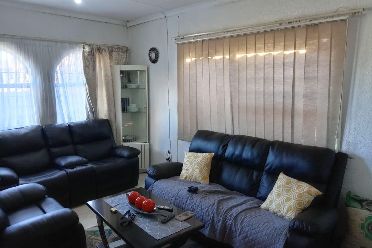 House For Sale in Protea North, Soweto - Photo 3