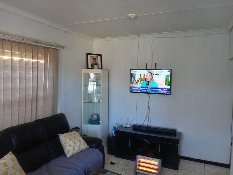 House For Sale in Protea North, Soweto - Photo 5