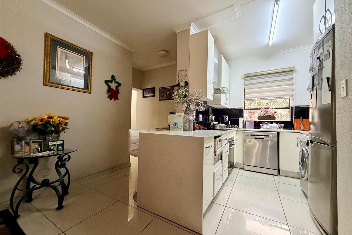 Apartment For Sale in Morningside, Sandton - Photo 3