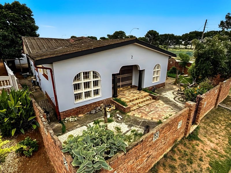 Corner Property in Jubilee Park | Listed by Danté Koen, eXp Realty - Photo 3