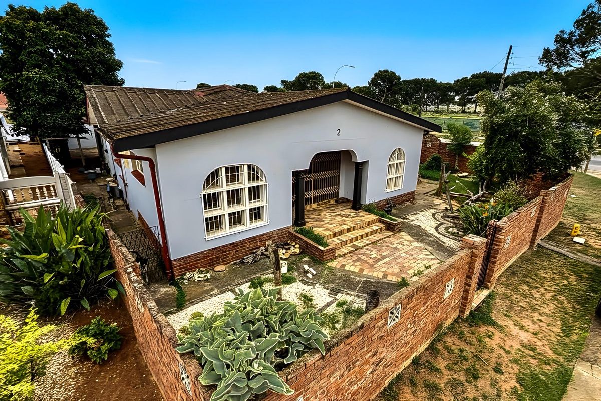 Corner Property in Jubilee Park | Listed by Danté Koen, eXp Realty - Photo 3