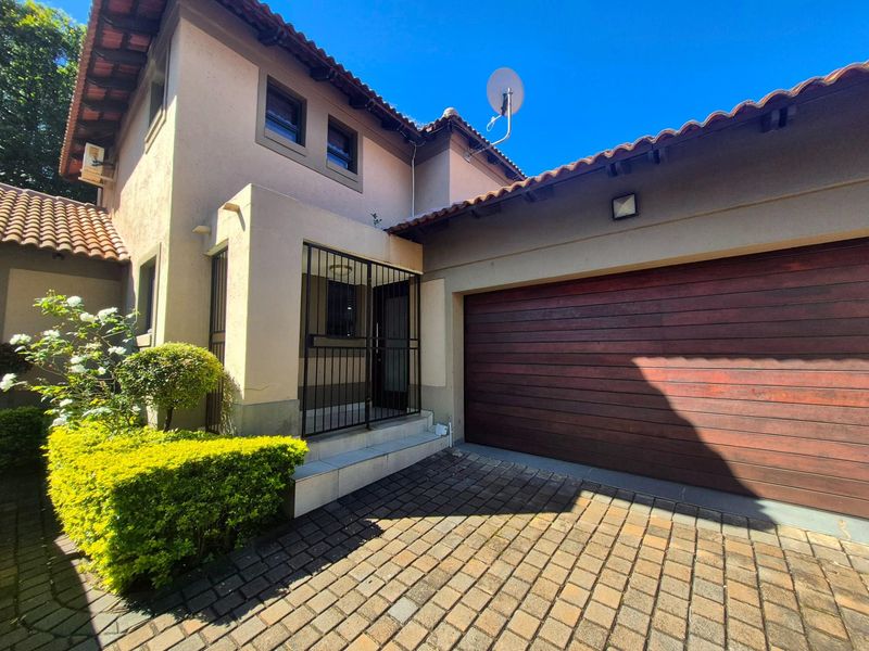 Modern Lock-Up-and-Go Townhouse in the Heart of Menlo Park - Photo 1