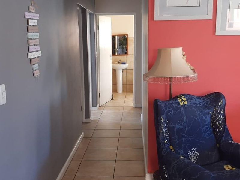 Cozy Coastal Living - 3-Bedroom Home in Bluewater Bay, Saldanha - Photo 9