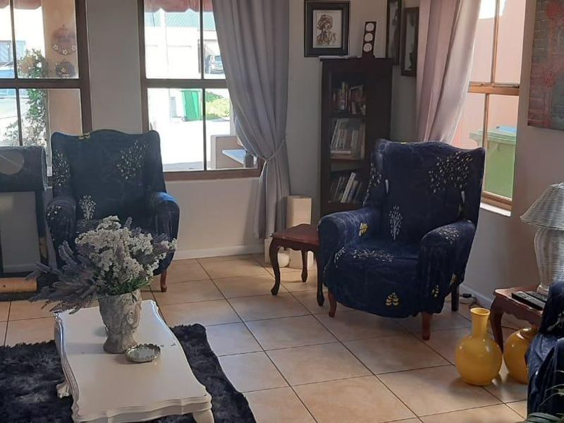 Cozy Coastal Living - 3-Bedroom Home in Bluewater Bay, Saldanha - Photo 7