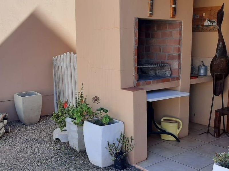 Cozy Coastal Living - 3-Bedroom Home in Bluewater Bay, Saldanha - Photo 3