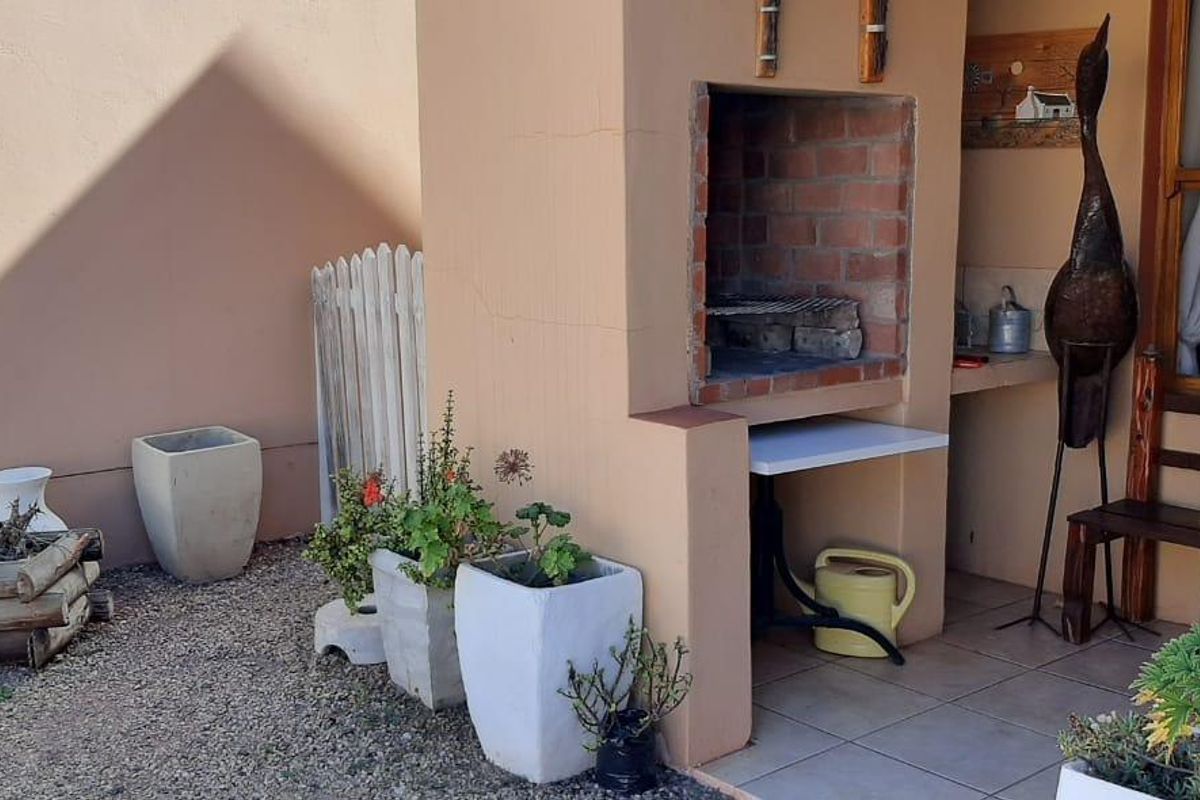 Cozy Coastal Living - 3-Bedroom Home in Bluewater Bay, Saldanha - Photo 3
