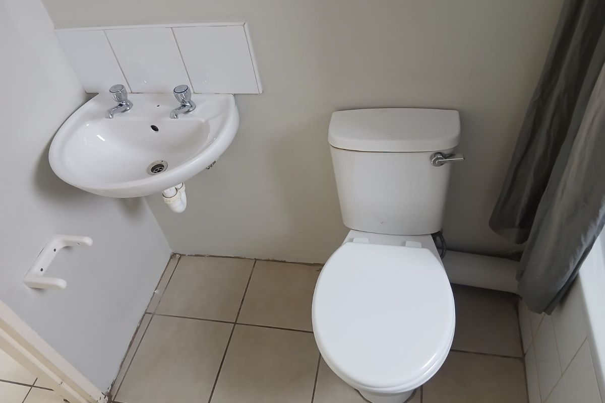 House For Sale in Port Elizabeth Central, Port Elizabeth - Photo 5