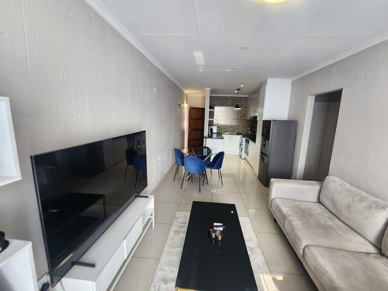 Apartment For Sale in Lyndhurst, Johannesburg - Photo 3