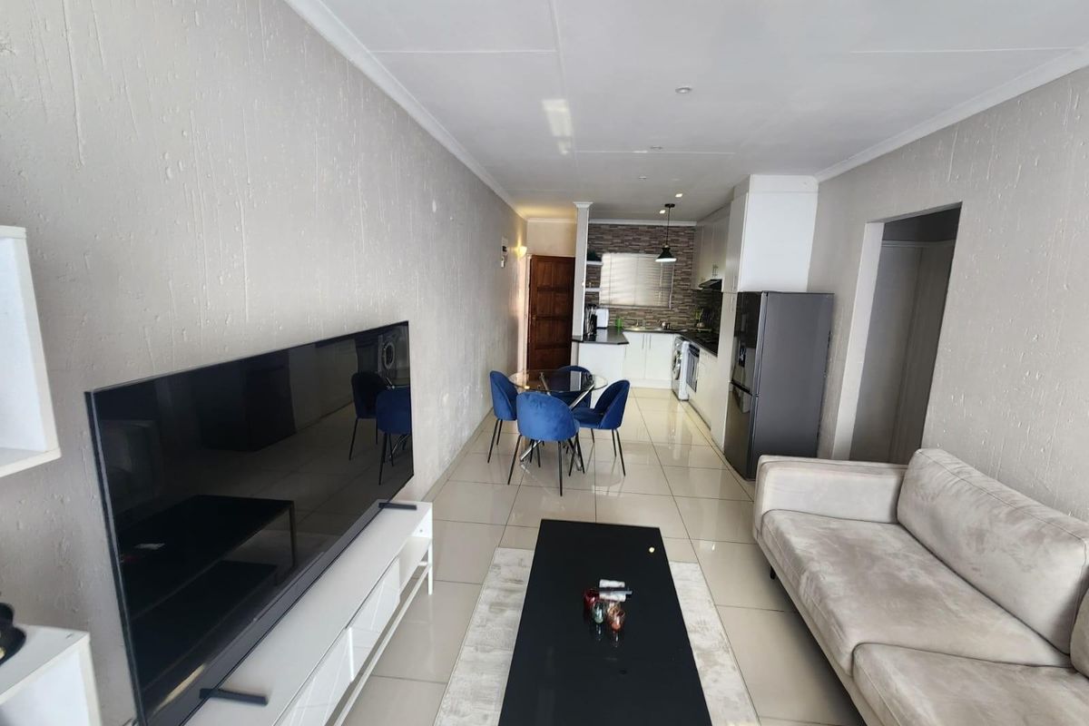 Apartment For Sale in Lyndhurst, Johannesburg - Photo 3