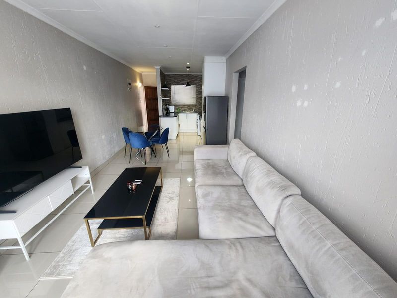 Apartment For Sale in Lyndhurst, Johannesburg - Photo 2