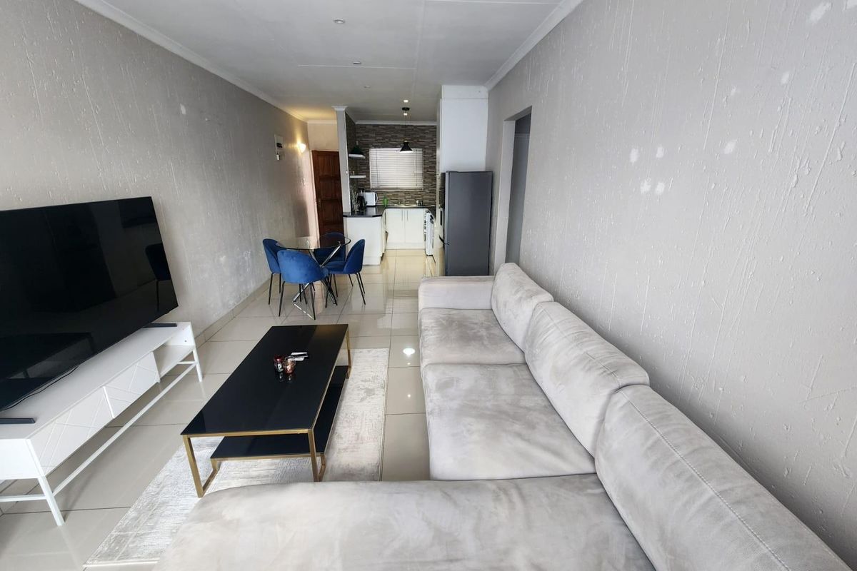 Apartment For Sale in Lyndhurst, Johannesburg - Photo 2