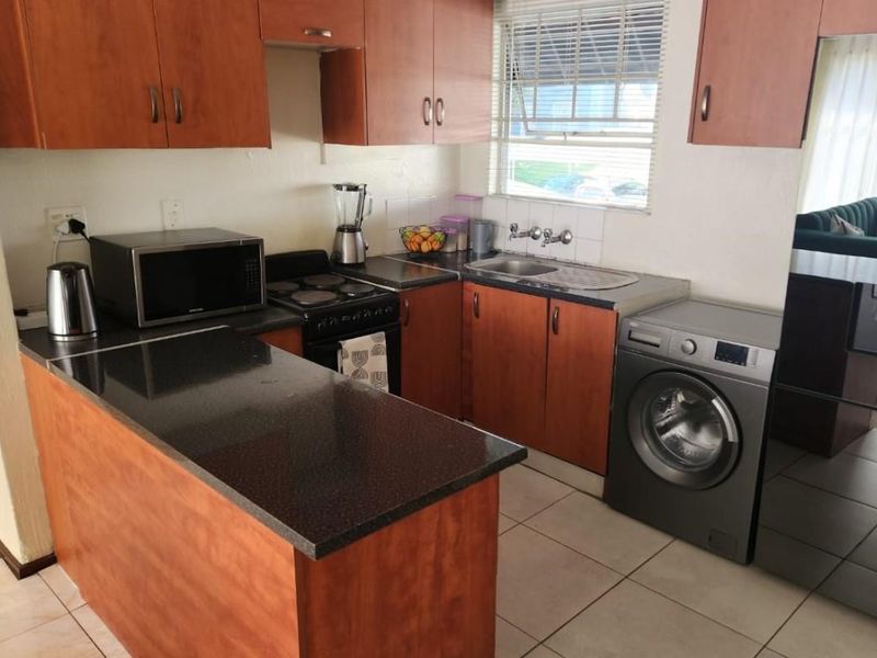 Apartment For Sale in Bramley View, Johannesburg - Photo 4