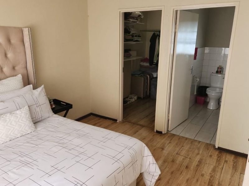 Apartment For Sale in Bramley View, Johannesburg - Photo 6