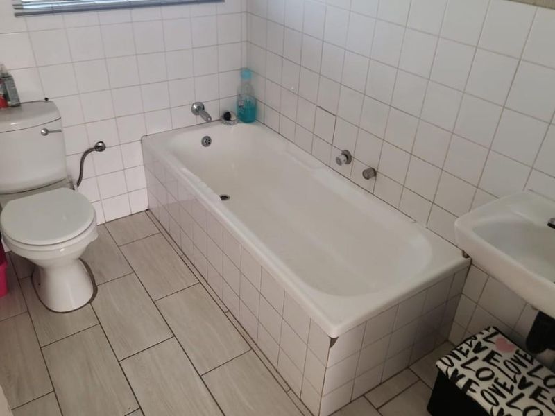 Apartment For Sale in Bramley View, Johannesburg - Photo 7