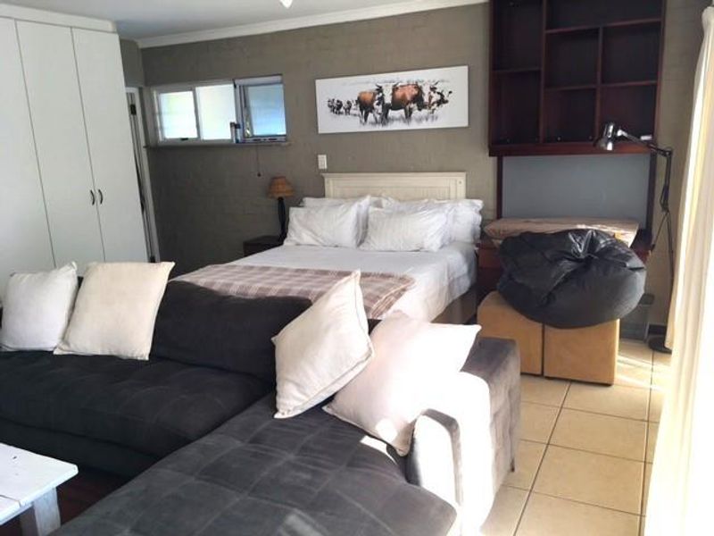 Stunning Fully Furnished Studio Unit - Photo 3
