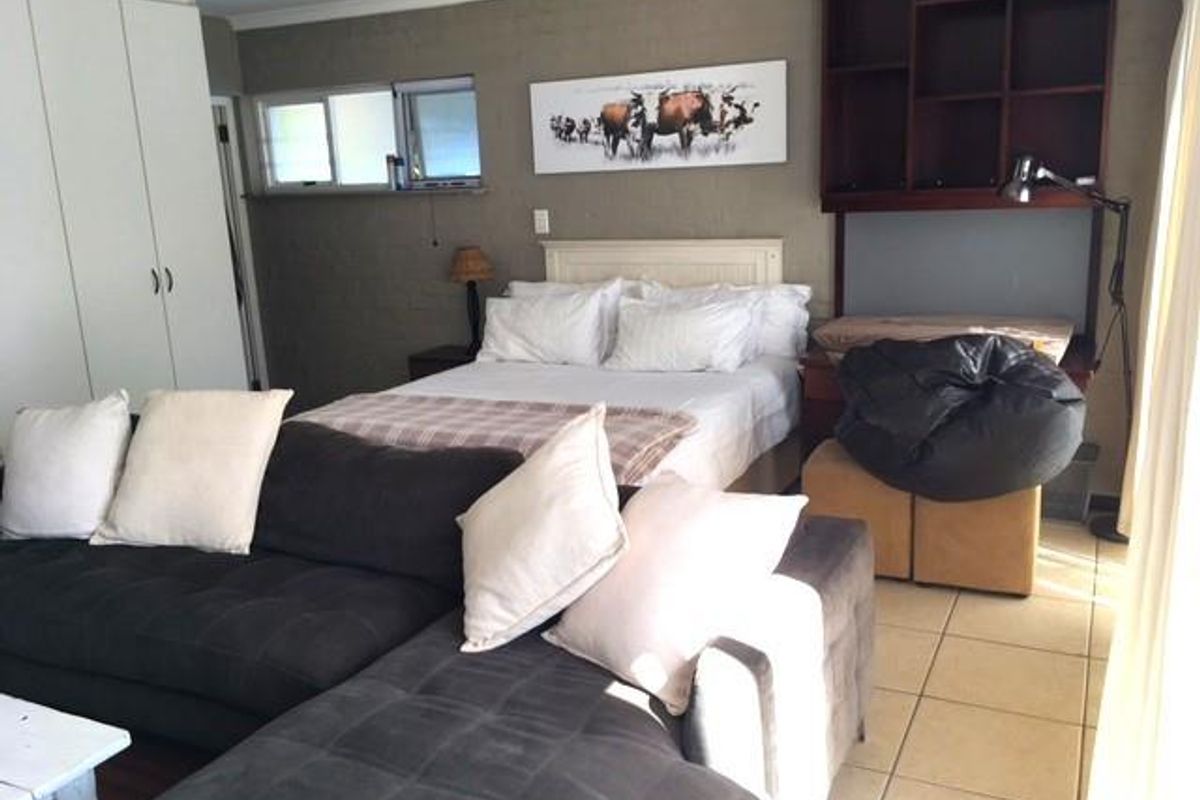 Stunning Fully Furnished Studio Unit - Photo 3