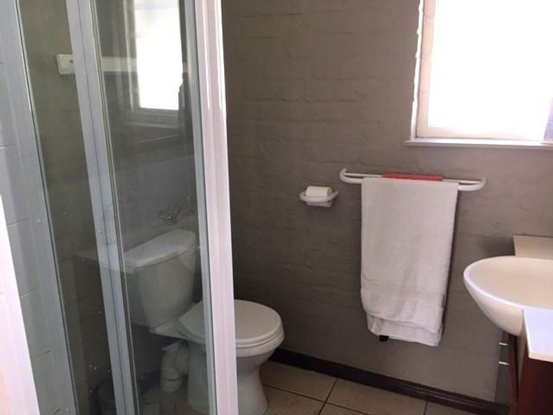 Stunning Fully Furnished Studio Unit - Photo 6