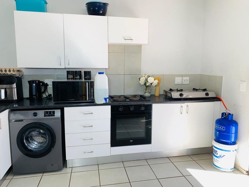 3 Bedroom, 2 Bathroom Apartment For Sale in Clarina, Akasia - Photo 6