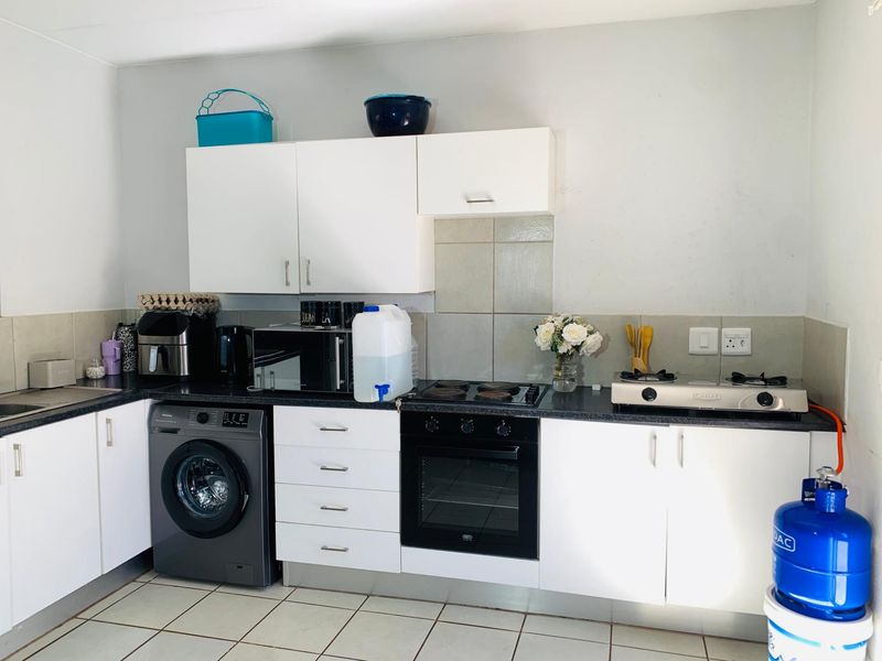 3 Bedroom, 2 Bathroom Apartment For Sale in Clarina, Akasia - Photo 5