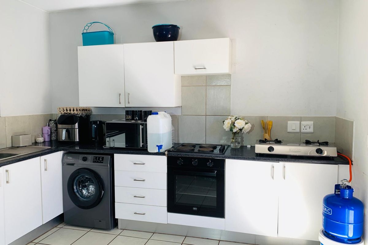 3 Bedroom, 2 Bathroom Apartment For Sale in Clarina, Akasia - Photo 5
