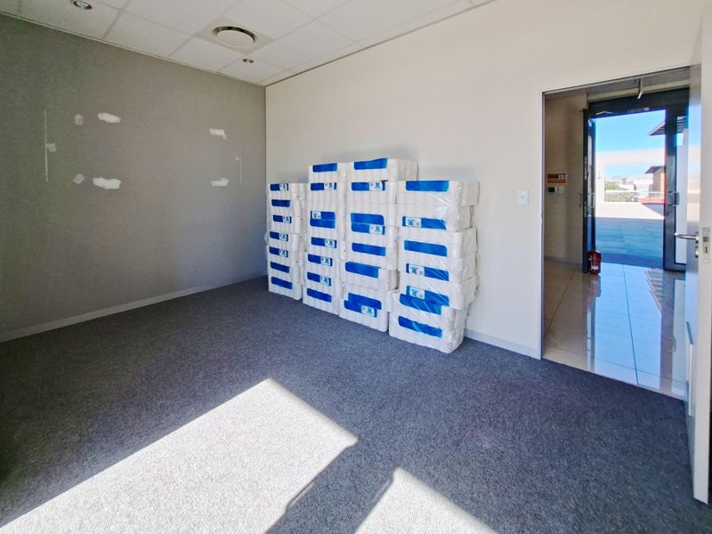 209m2 Office Space to Let at Sable Square - Photo 7