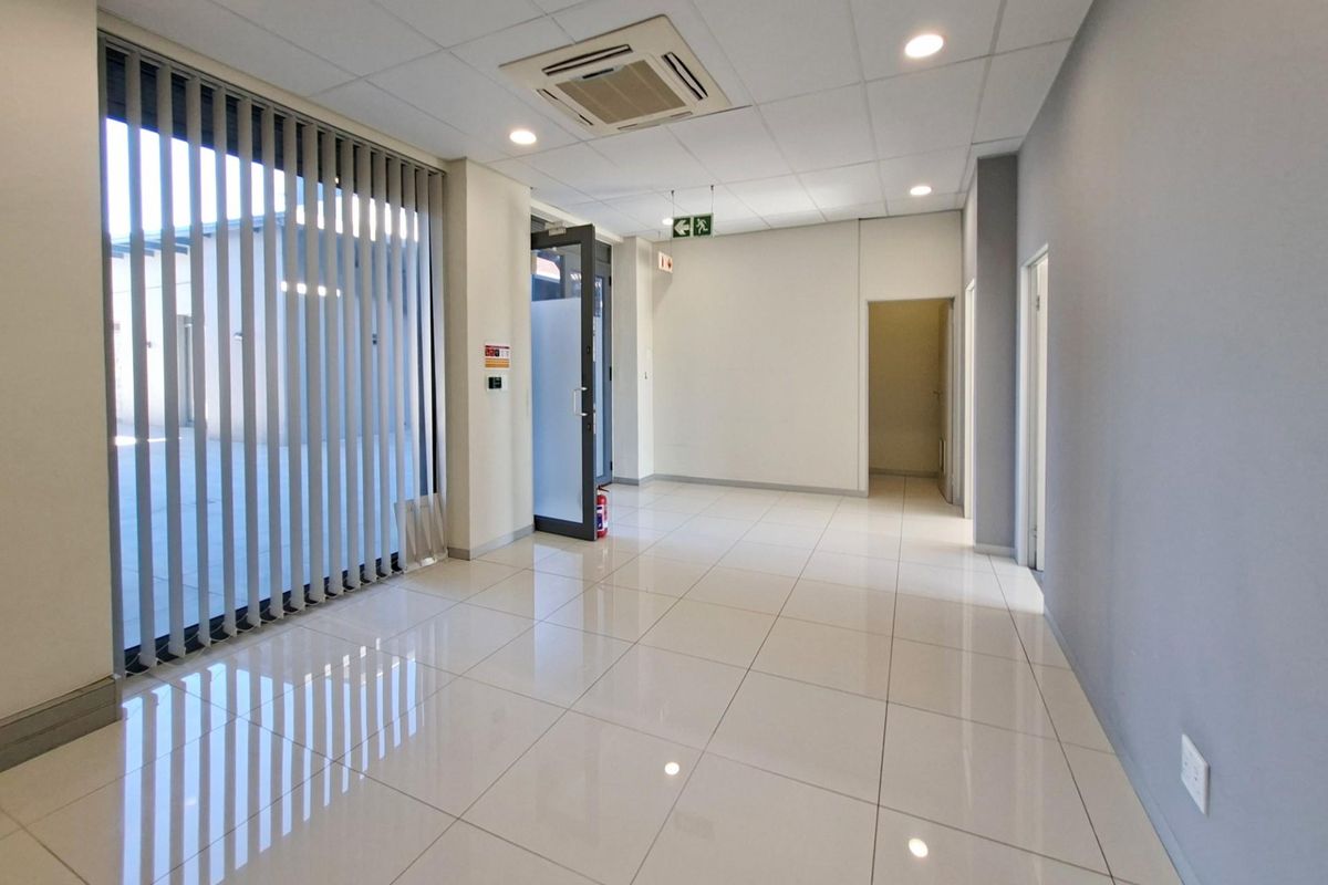 209m2 Office Space to Let at Sable Square - Photo 2