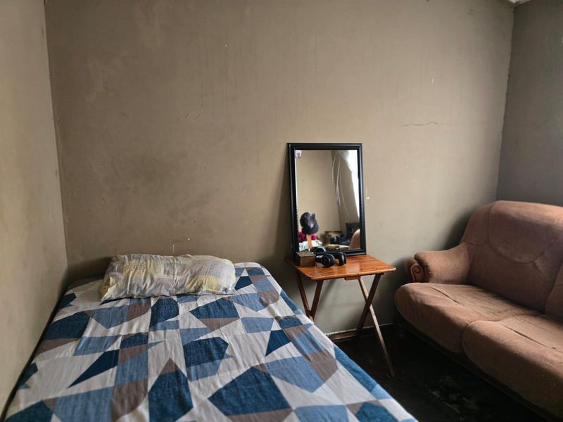 Fabulous  3 Bed house with a 2 Bed Cottage in Eldorado Park Ext 4 - Photo 6