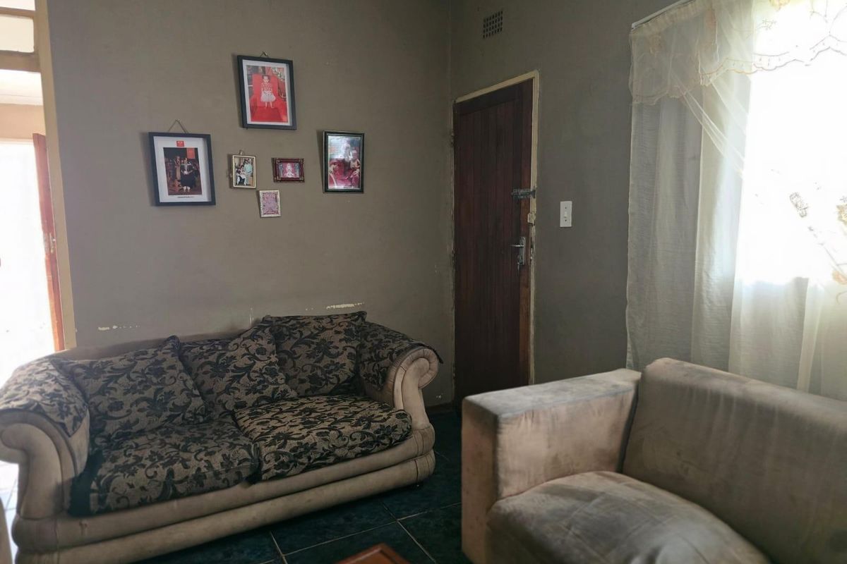 Fabulous  3 Bed house with a 2 Bed Cottage in Eldorado Park Ext 4 - Photo 3