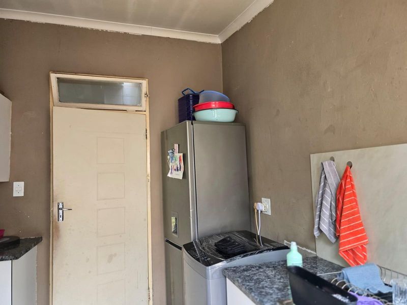 Fabulous  3 Bed house with a 2 Bed Cottage in Eldorado Park Ext 4 - Photo 10