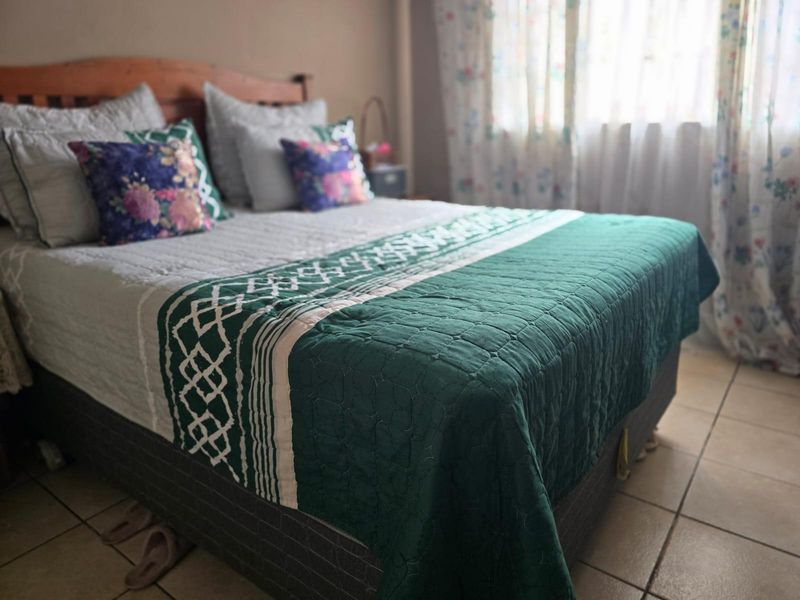 Fabulous  3 Bed house with a 2 Bed Cottage in Eldorado Park Ext 4 - Photo 8