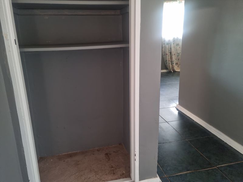 Fabulous  3 Bed house with a 2 Bed Cottage in Eldorado Park Ext 4 - Photo 9