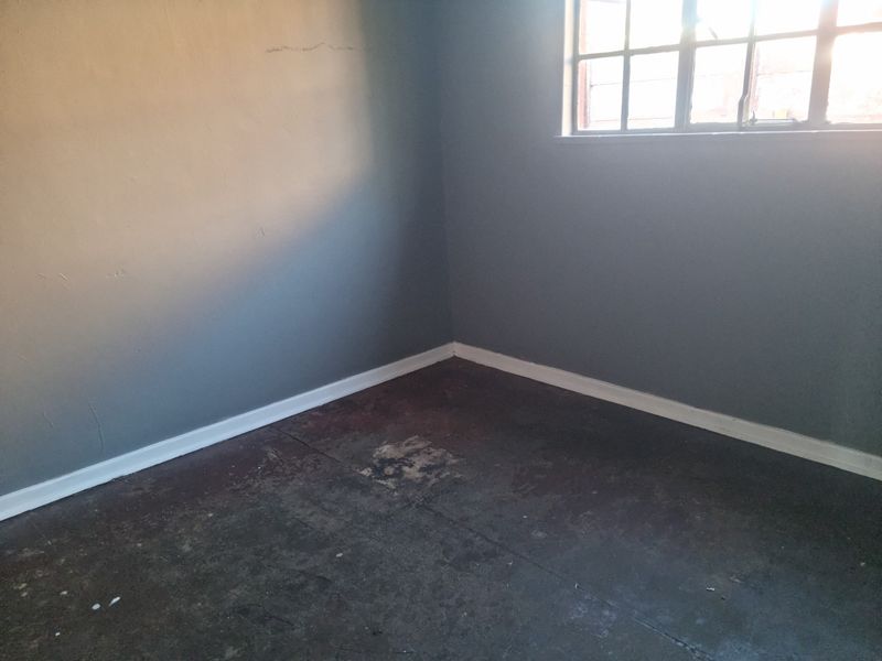 Fabulous  3 Bed house with a 2 Bed Cottage in Eldorado Park Ext 4 - Photo 8