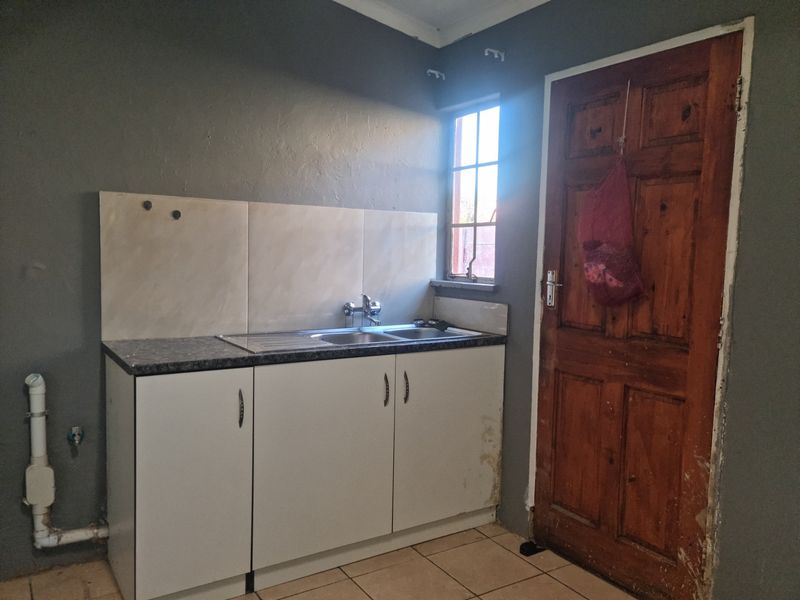Fabulous  3 Bed house with a 2 Bed Cottage in Eldorado Park Ext 4 - Photo 7