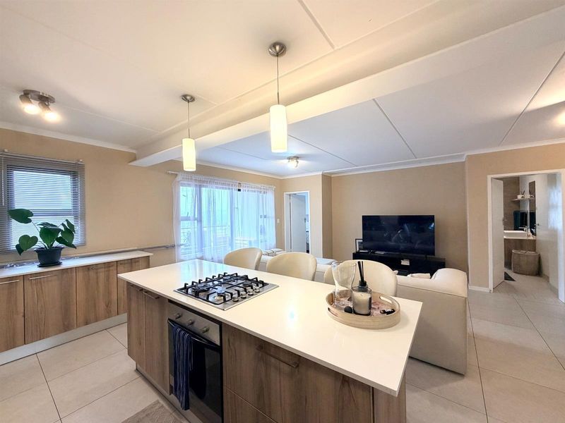 Apartment For Sale in Greenstone Hill, Edenvale - Photo 3