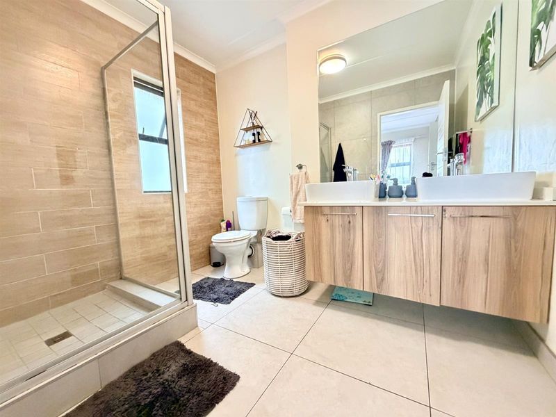 Apartment For Sale in Greenstone Hill, Edenvale - Photo 5
