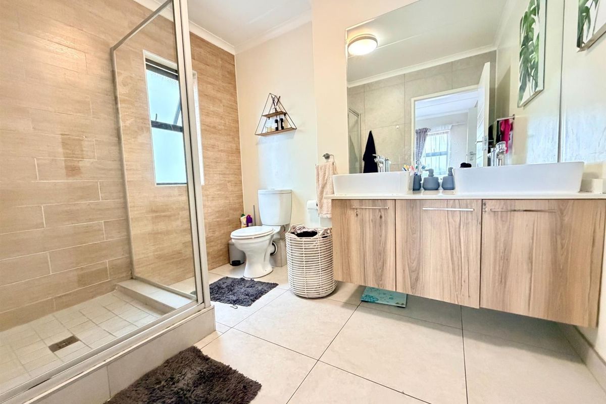 Apartment For Sale in Greenstone Hill, Edenvale - Photo 5