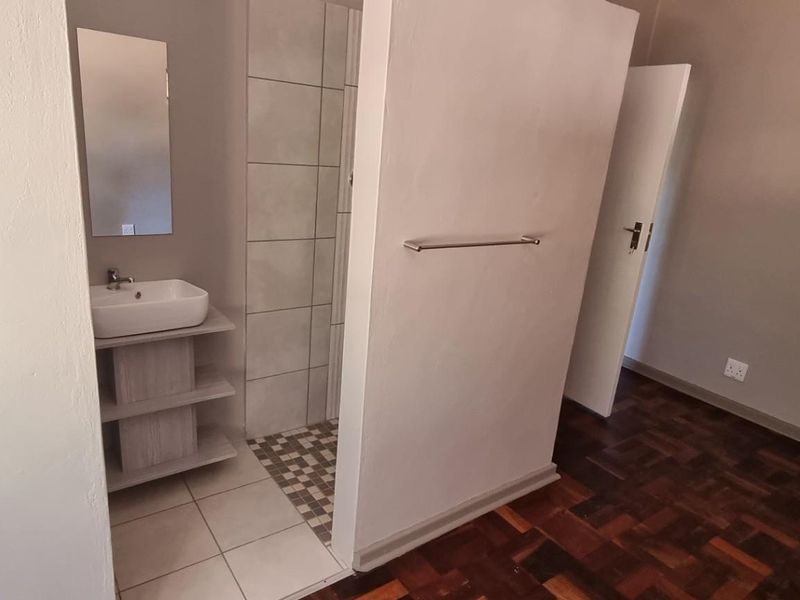 3 Bedroom 3 Bathroom House To Rent in Klisserville, Kimberley - Photo 8