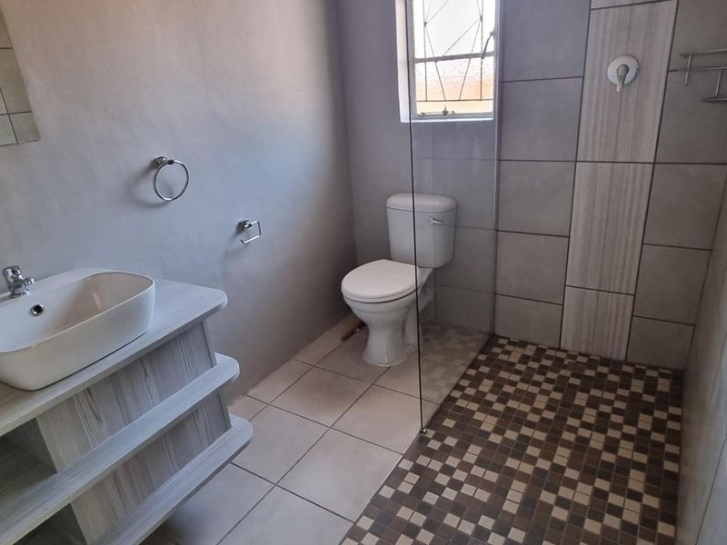 3 Bedroom 3 Bathroom House To Rent in Klisserville, Kimberley - Photo 6