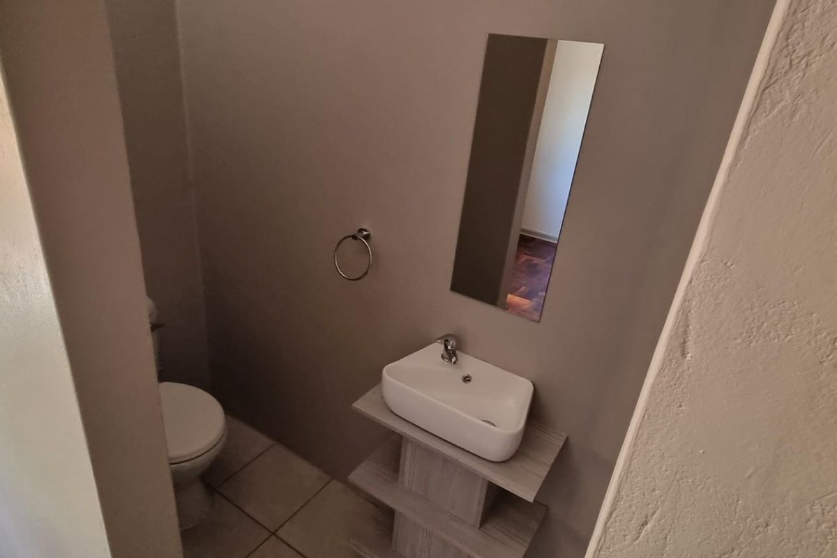 3 Bedroom 3 Bathroom House To Rent in Klisserville, Kimberley - Photo 5