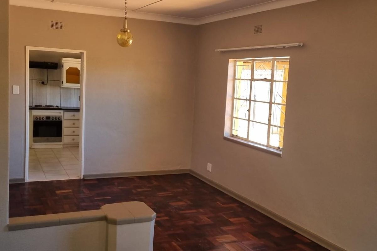 3 Bedroom 3 Bathroom House To Rent in Klisserville, Kimberley - Photo 3