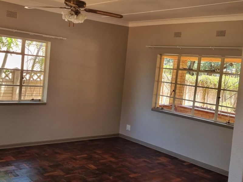 3 Bedroom 3 Bathroom House To Rent in Klisserville, Kimberley - Photo 2