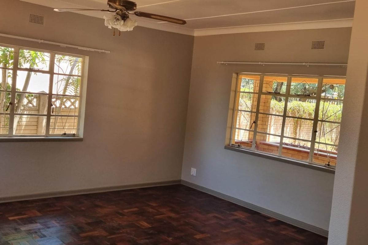 3 Bedroom 3 Bathroom House To Rent in Klisserville, Kimberley - Photo 2