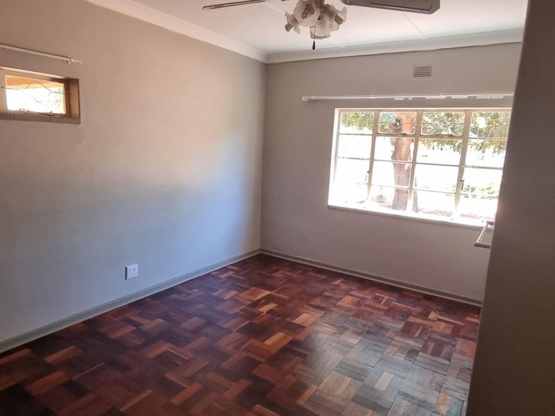 3 Bedroom 3 Bathroom House To Rent in Klisserville, Kimberley - Photo 9