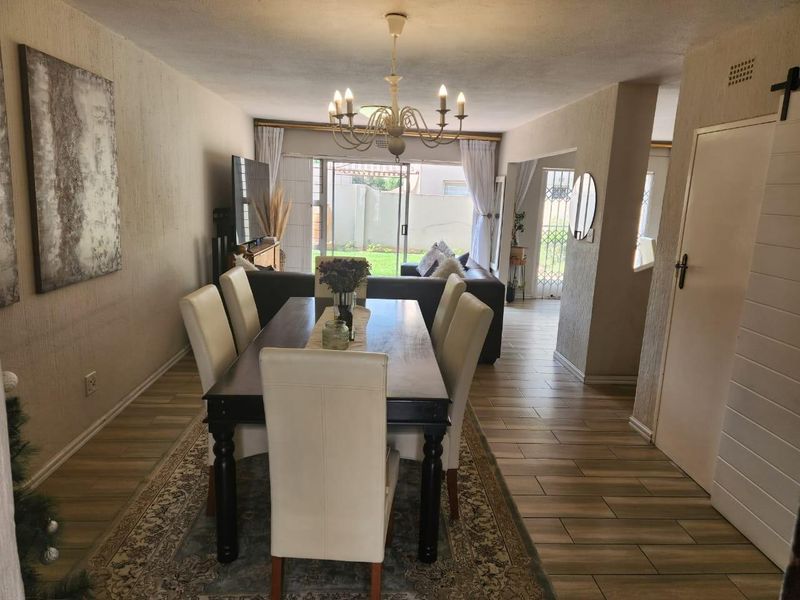 Duplex For Sale in Lyndhurst, Johannesburg - Photo 7