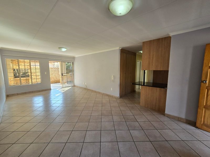 Townhouse For Sale in Sinoville, Pretoria - Photo 10