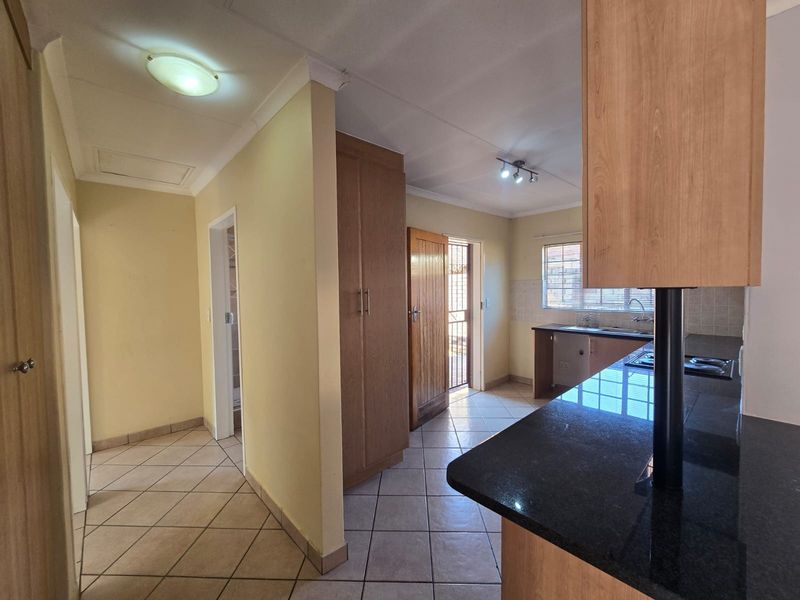 Townhouse For Sale in Sinoville, Pretoria - Photo 7