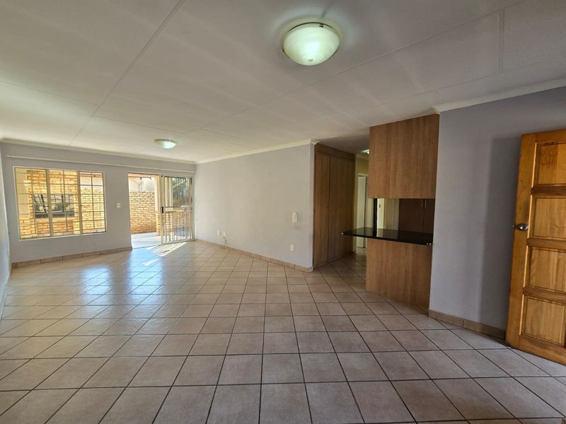 Townhouse For Sale in Sinoville, Pretoria - Photo 8