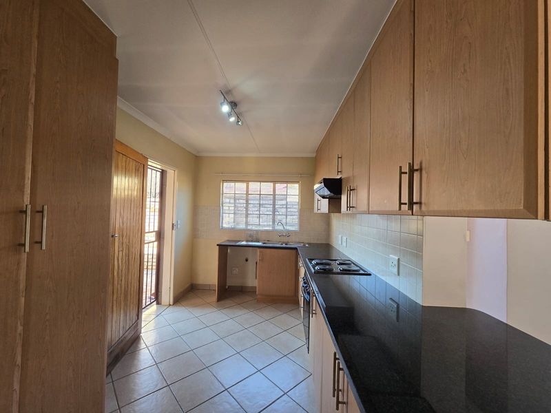 Townhouse For Sale in Sinoville, Pretoria - Photo 5