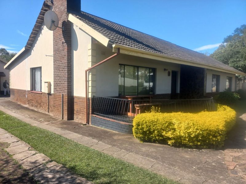Family Home For Sale in Pelham Pietermaritzburg KwaZulu Natal - Photo 2